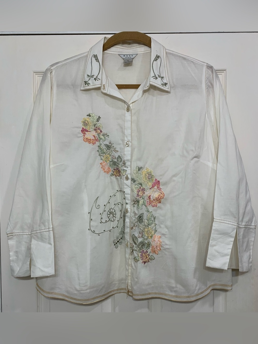 Nexx Women's Off White Floral Embroidery Sheer Like 2x Blouse. 4032G